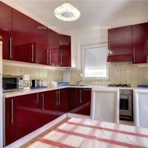 Predivna kuća sa bazenom u Banjolama.