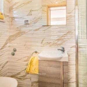 Predivna kuća u Novigradu!