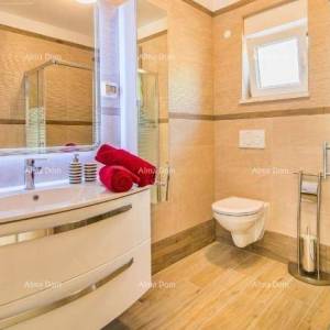 Predivna kuća u Novigradu!