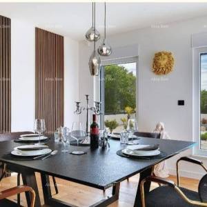 Predivna, moderna kuća s bazenom i garažom, Krnica! Useljivo odmah!