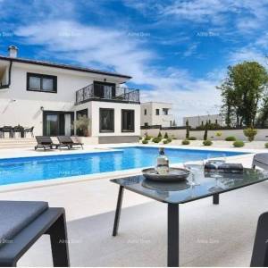 Predivna, moderna kuća s bazenom i garažom, Krnica! Useljivo odmah!