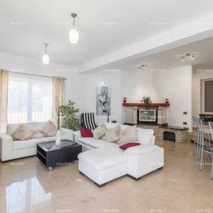 Predivna villa na velikoj okućnici! Pula.