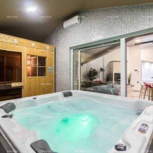 Predivna villa na velikoj okućnici! Pula.