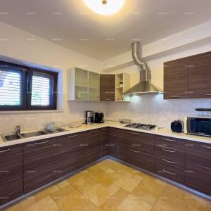 Prekrasna kuća s bazenom u Puli,  idealna za obitelj ili investiciju