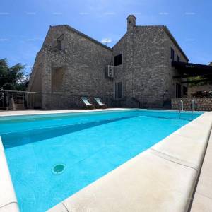 Prekrasna kuća s bazenom u Puli,  idealna za obitelj ili investiciju