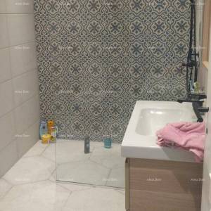 Prekrasna renovirana kuća s  pogledom i poslovnim prostorom