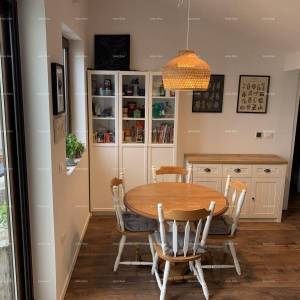 Prekrasna renovirana kuća s  pogledom i poslovnim prostorom