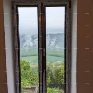 Prekrasna renovirana kuća s  pogledom i poslovnim prostorom