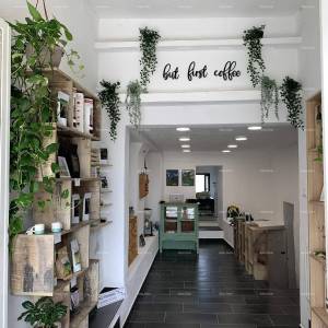 Prekrasna renovirana kuća s  pogledom i poslovnim prostorom