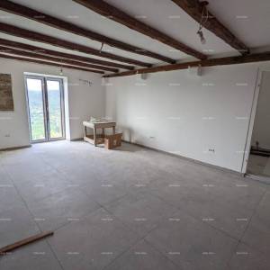 Prekrasna renovirana kuća s  pogledom i poslovnim prostorom