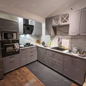 Prekrasna renovirana kuća s  pogledom i poslovnim prostorom