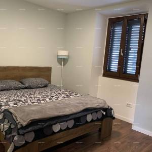 Prekrasna renovirana kuća s  pogledom i poslovnim prostorom