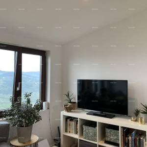 Prekrasna renovirana kuća s  pogledom i poslovnim prostorom