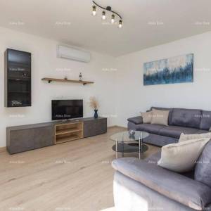 Prekrasna samostojeća kuća s bazenom u Raši, blizu mora!