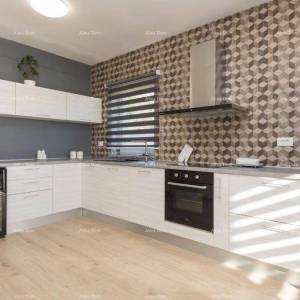 Prekrasna samostojeća kuća s bazenom u Raši, blizu mora!