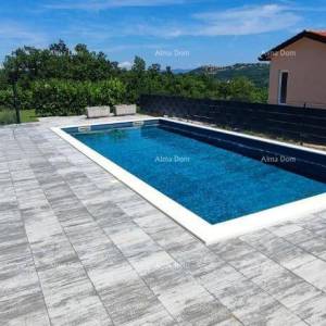 Prekrasna samostojeća kuća s bazenom u Raši, blizu mora!