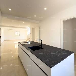 Prekrasna vila u mediteranskom stilu, Umag. Manji kompleks  sa vilama , blizina novog luksuznog kompleksa Petram Resorta....