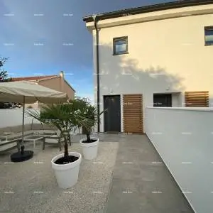 Premantura! Luksuzan stan s pogledom na more!