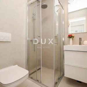 PRIVLAKA - VILLA, MORE, BAZEN, ROOFTOOP JACUZZI,TOP LOKACIJA -PRILIKA!