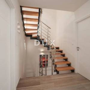 PRIVLAKA - VILLA, MORE, BAZEN, ROOFTOOP JACUZZI,TOP LOKACIJA -PRILIKA!
