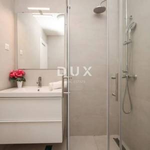 PRIVLAKA - VILLA, MORE, BAZEN, ROOFTOOP JACUZZI,TOP LOKACIJA -PRILIKA!