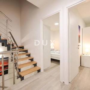 PRIVLAKA - VILLA, MORE, BAZEN, ROOFTOOP JACUZZI,TOP LOKACIJA -PRILIKA!
