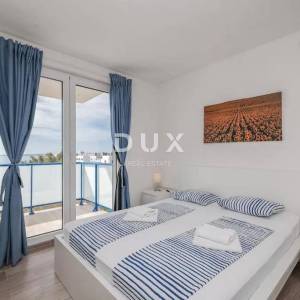PRIVLAKA - VILLA, MORE, BAZEN, ROOFTOOP JACUZZI,TOP LOKACIJA -PRILIKA!