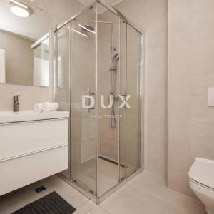 PRIVLAKA - VILLA, MORE, BAZEN, ROOFTOOP JACUZZI,TOP LOKACIJA -PRILIKA!