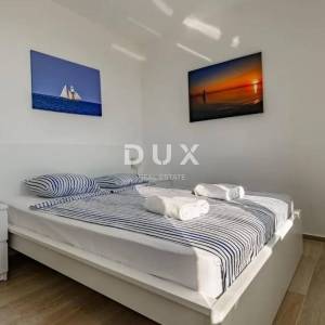 PRIVLAKA - VILLA, MORE, BAZEN, ROOFTOOP JACUZZI,TOP LOKACIJA -PRILIKA!