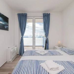 PRIVLAKA - VILLA, MORE, BAZEN, ROOFTOOP JACUZZI,TOP LOKACIJA -PRILIKA!