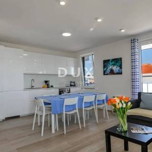 PRIVLAKA - VILLA, MORE, BAZEN, ROOFTOOP JACUZZI,TOP LOKACIJA -PRILIKA!