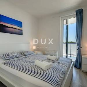 PRIVLAKA - VILLA, MORE, BAZEN, ROOFTOOP JACUZZI,TOP LOKACIJA -PRILIKA!