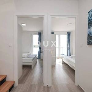 PRIVLAKA - VILLA, MORE, BAZEN, ROOFTOOP JACUZZI,TOP LOKACIJA -PRILIKA!