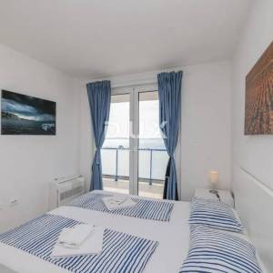 PRIVLAKA - VILLA, MORE, BAZEN, ROOFTOOP JACUZZI,TOP LOKACIJA -PRILIKA!