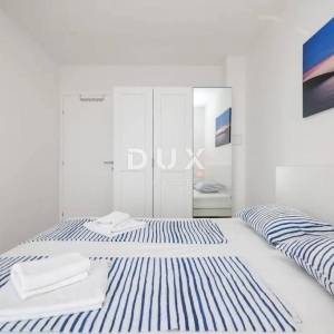 PRIVLAKA - VILLA, MORE, BAZEN, ROOFTOOP JACUZZI,TOP LOKACIJA -PRILIKA!