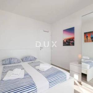 PRIVLAKA - VILLA, MORE, BAZEN, ROOFTOOP JACUZZI,TOP LOKACIJA -PRILIKA!