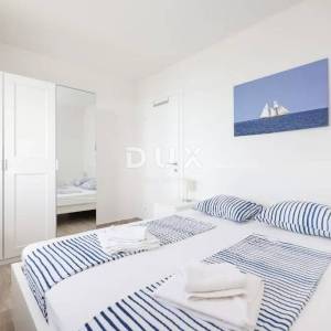 PRIVLAKA - VILLA, MORE, BAZEN, ROOFTOOP JACUZZI,TOP LOKACIJA -PRILIKA!