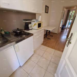 Prizemni apartman s lođom i bazenom. Medulin.