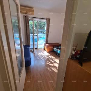 Prizemni apartman s lođom i bazenom. Medulin.