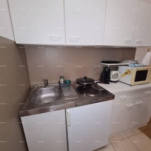 Prizemni apartman s lođom i bazenom. Medulin.