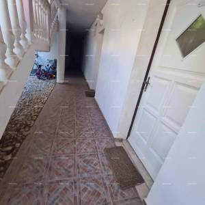 Prizemni apartman s lođom i bazenom. Medulin.