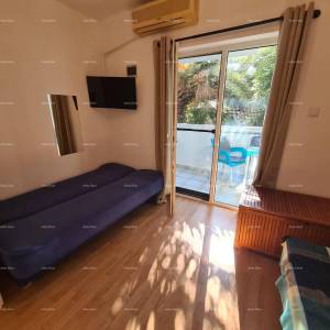 Prizemni apartman s lođom i bazenom. Medulin.