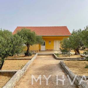 Prizemnica u Zastražišću