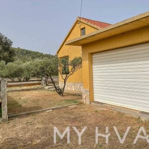 Prizemnica u Zastražišću