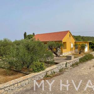 Prizemnica u Zastražišću