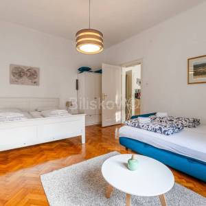 Prodaja, Donji grad, 4-soban stan, 3 apartmana, parking