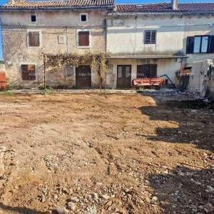 Prodaja dvije kamene kuće s garažom za renovaciju - okolica Žminja!