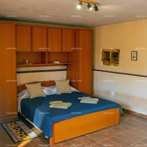 Prodaja- dvije kuće na odličnoj lokaciji s pogledom na more – Medulin, Vinkuran!