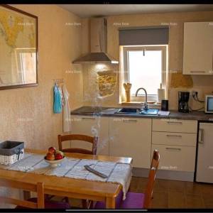 Prodaja- dvije kuće na odličnoj lokaciji s pogledom na more – Medulin, Vinkuran!