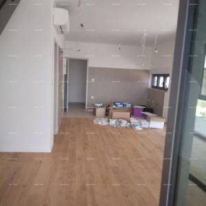 Prodaja dvoetažnog stana s parkirnim mjestom i vrtom, Rovinj! B1/B